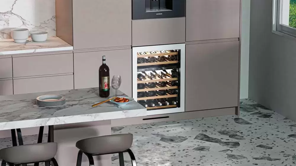 Винный шкаф компрессорный встраиваемый Meyvel MV46NH-KWT2